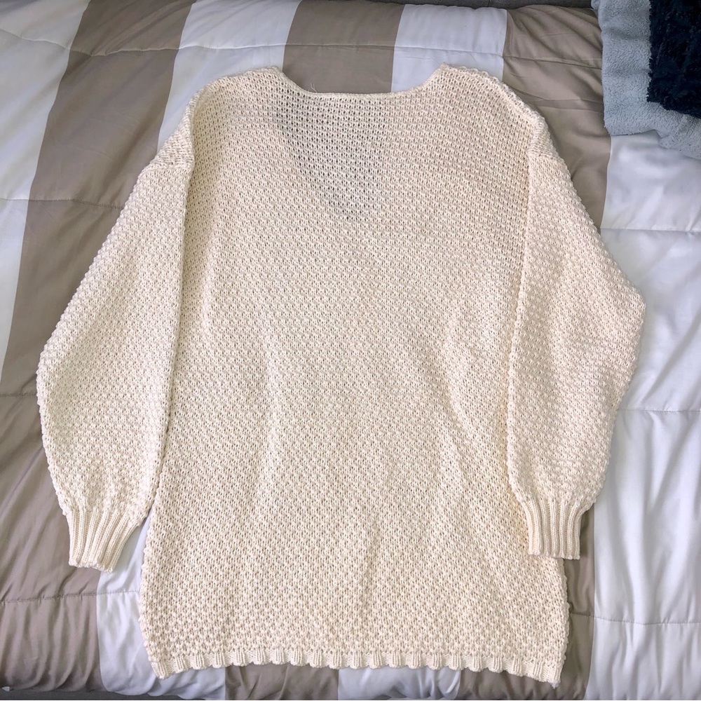 ๐V-Neck Sweater - Picture 4 of 5
